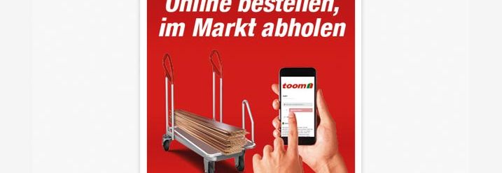 Hand bedient Smartphone neben Transportroller